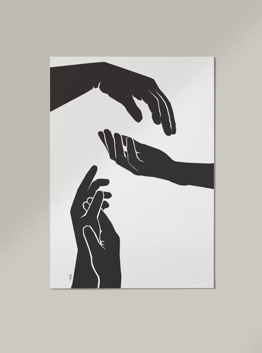  Poster og kunstplakat med komposisjon av hender i øm berøring.