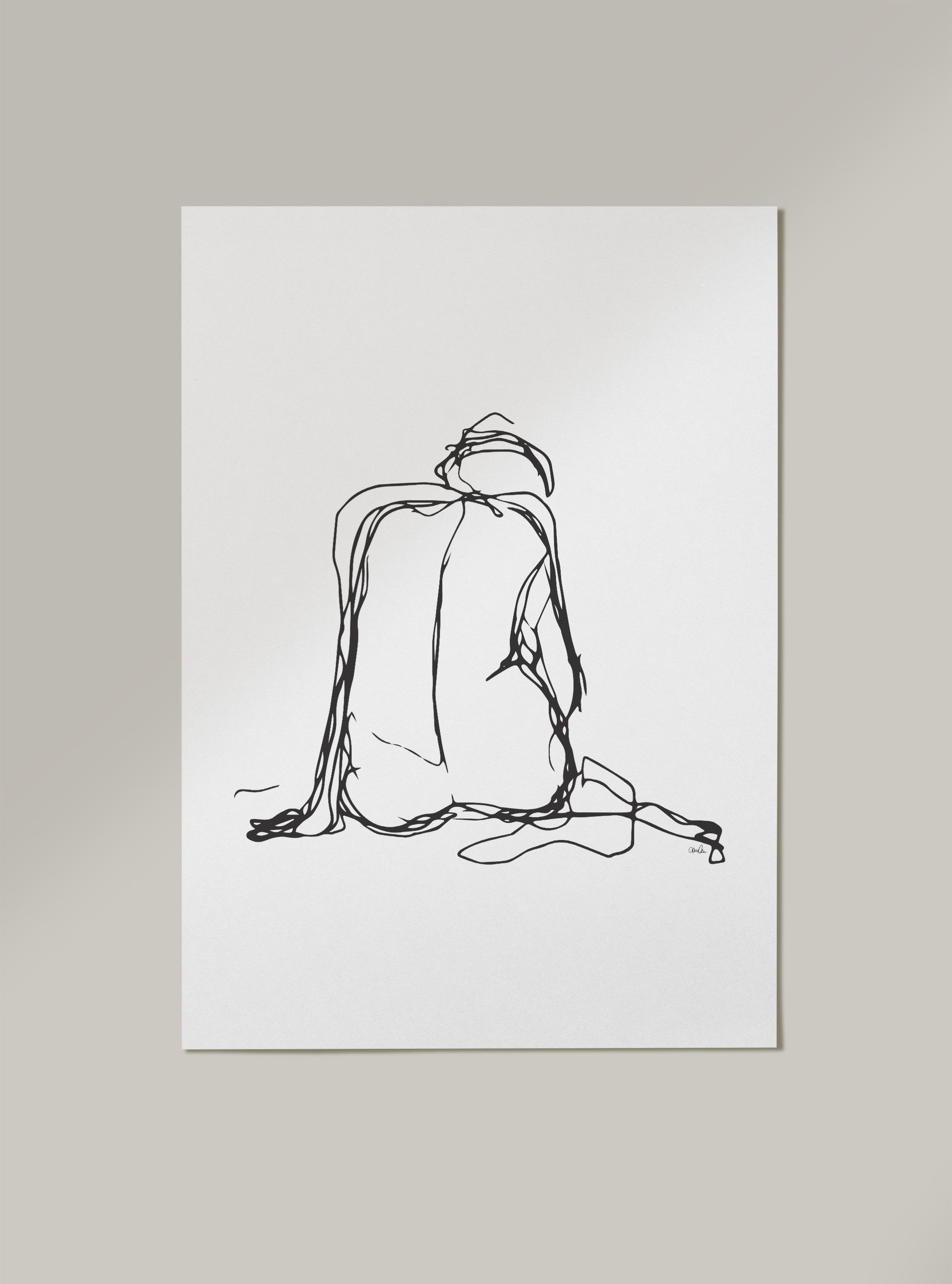 Svart strektegning av naken kvinne som sitter på gulvet med ryggen mot. Poster/Plakat